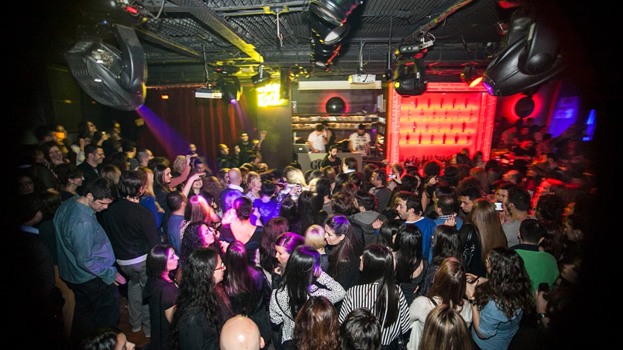 Istanbul's Nightlife: From Traditional Taverns to Cutting-Edge Clubs